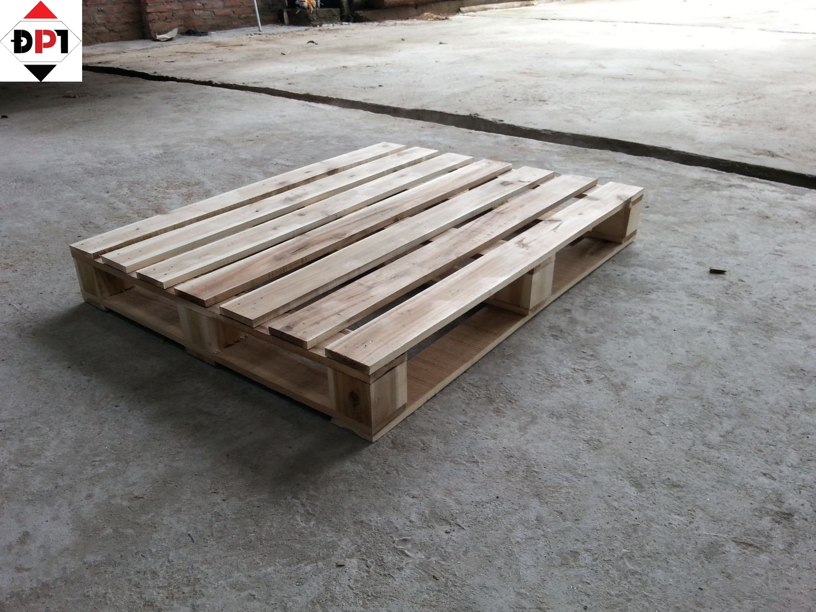 Pallet gỗ 4 nâng hướng 3 tấn
