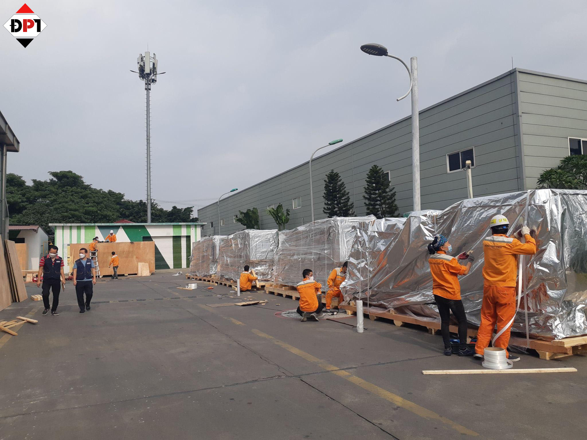 Dong Phu Tien cung cap dich vu nang ha dong goi va gia co cont tai Intops Viet Nam