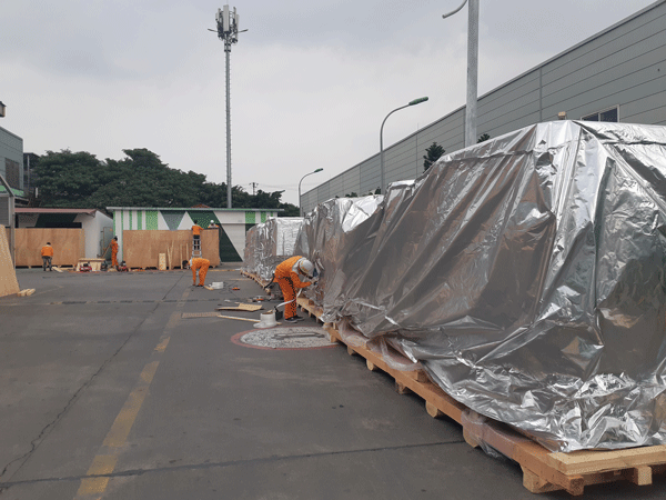 Thực hiện quy trình đóng gói hút chân không