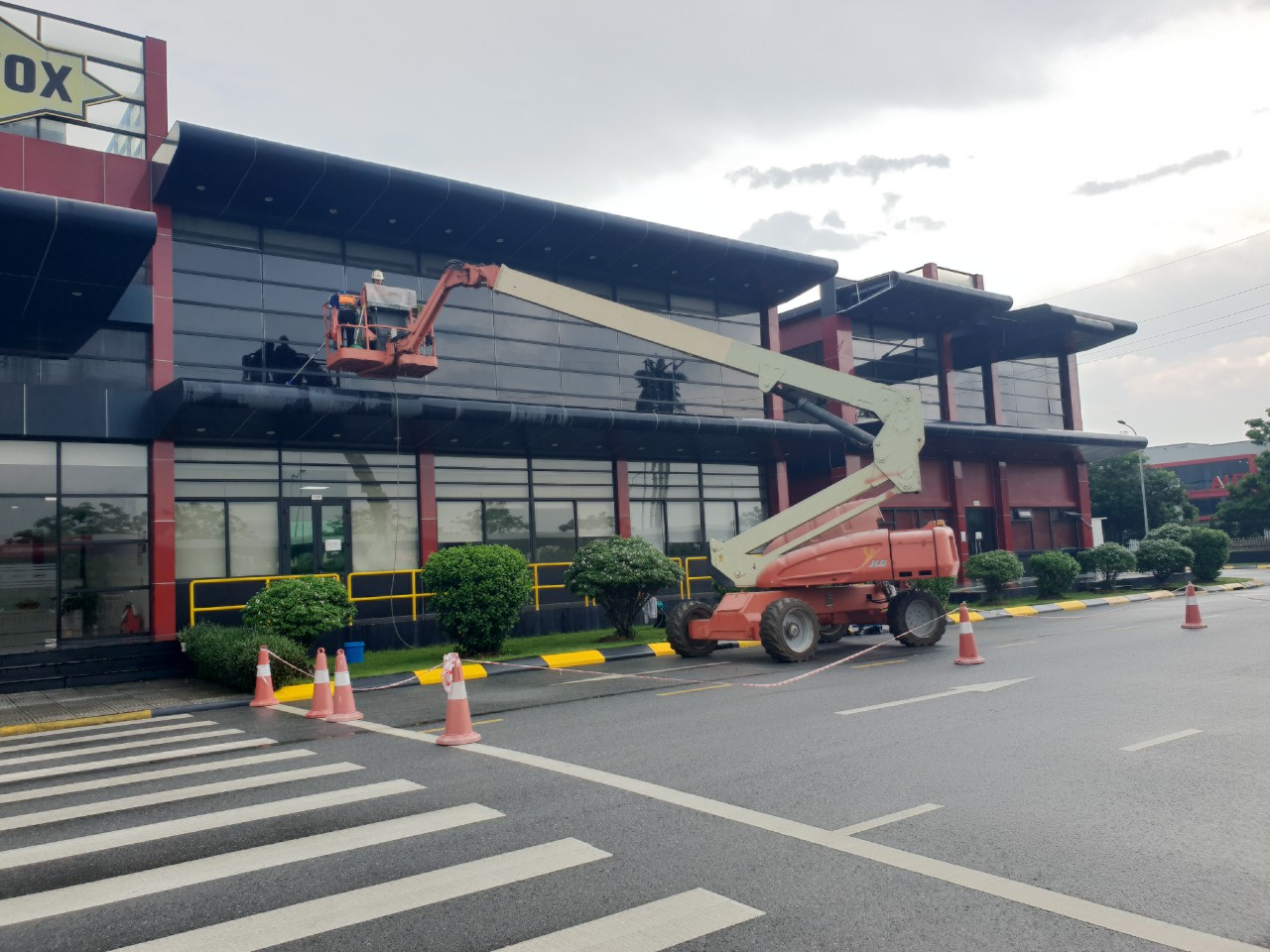 Dịch vụ vệ sinh công nghiệp chuyên nghiệp