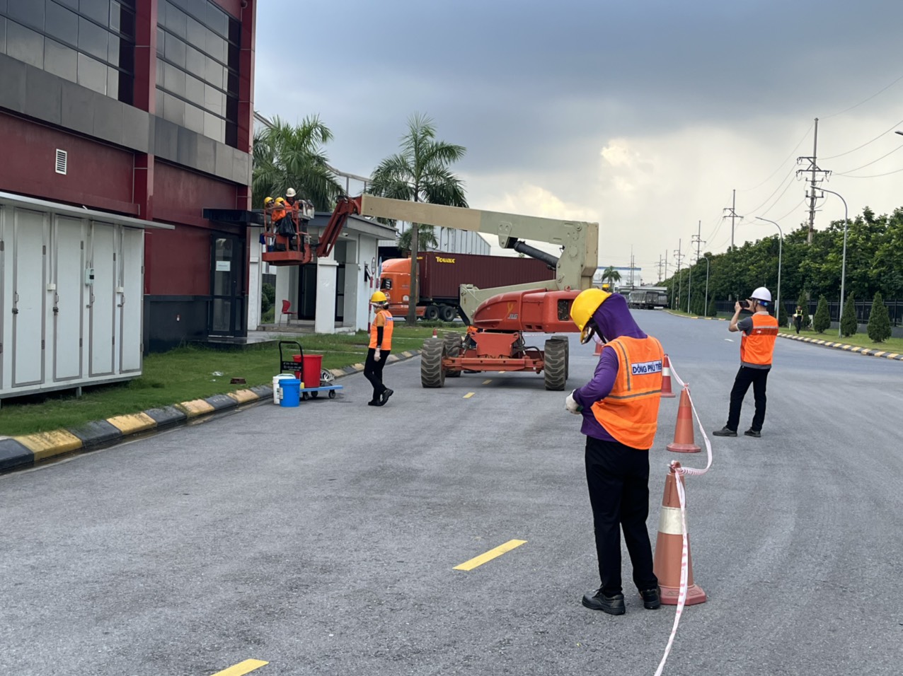 Dịch vụ vệ sinh công nghiệp chuyên nghiệp